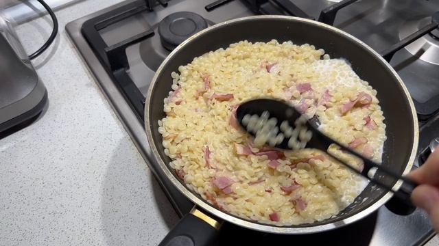 КАК ПРИГОТОВИТЬ ПТИТИМ В СЛИВОЧНОМ СОУСЕ? С беконом, быстрый и вкусный обед или ужин для всей семьи!
