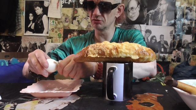 мукбанг суп картофльный стущёнкой и сырная булочка