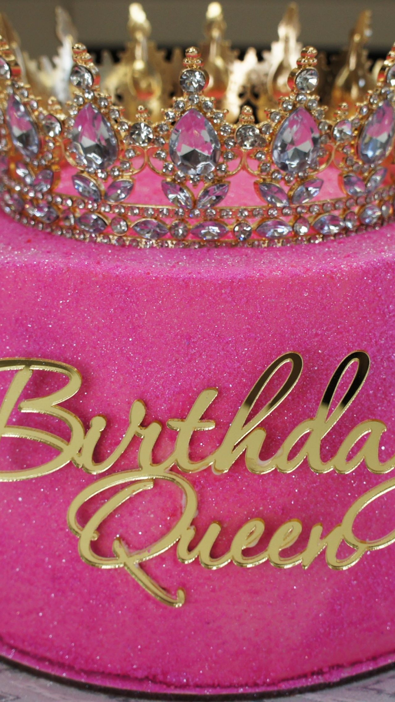 НОВЫЙ ТРЕНД "ТОРТ С КОРОНОЙ"👑| БИСКВИТНЫЙ ТОРТ С КЛУБНИЧНО-БАНАНОВОЙ ПРОСЛОЙКОЙ 🍓🍌 СБОРКА