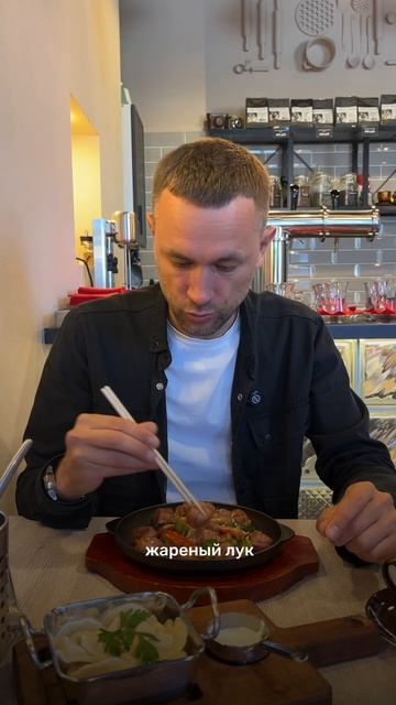Сегодня заглянем в кафе «Горячий пельмень»... на обед)