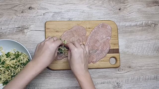КАК ПРИГОТОВИТЬ КУРИНЫЕ РУЛЕТИКИ С СЫРОМ НА СКОВОРОДЕ? Вкусные, сочные, из филе, с чесноком, на ужин
