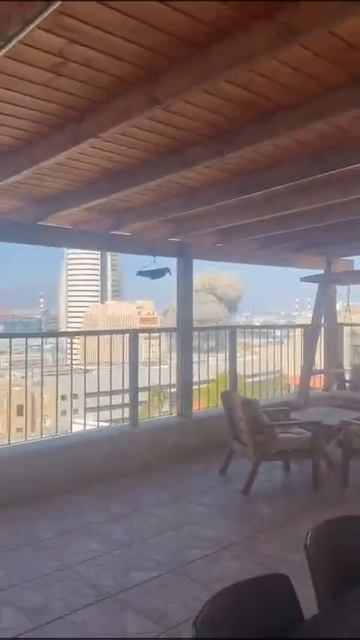 ⚡️Редкие кадры пролета иранской баллистической ракеты при свете дня во время ударов по Хайфе.