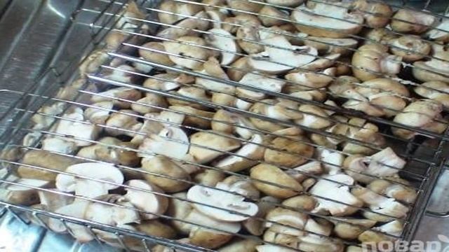 Грибы на гриле (шампиньоны)