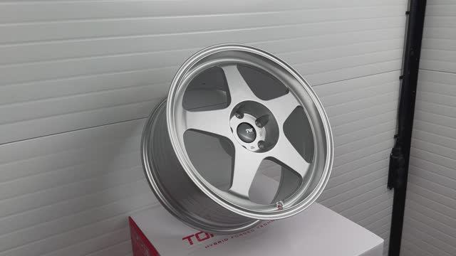 Topwheels GT06 18 9.0J вес 9,5kg Silver