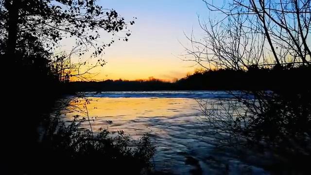 Один вечер в объятиях природы, тишина и звуки воды
