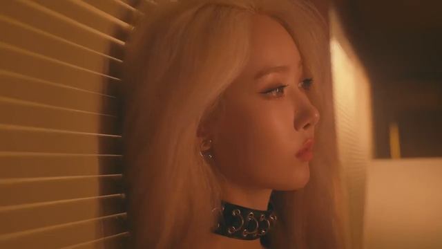 VIVIZ (비비지) - 'MANIAC' MV