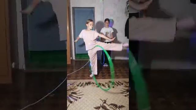 Занятия с обручем