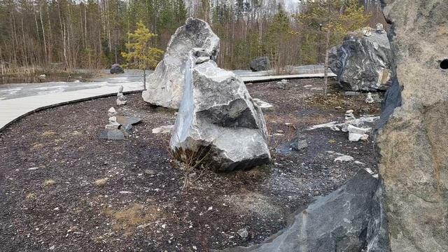 Мраморные глыбы и лабиринты в Рускеале.
