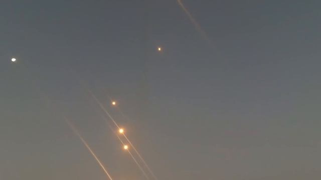 ‼️🇮🇷🇮🇱КСИР показал кадры запуска 14-й волны ракет по штабу ЦАХАЛ !!!