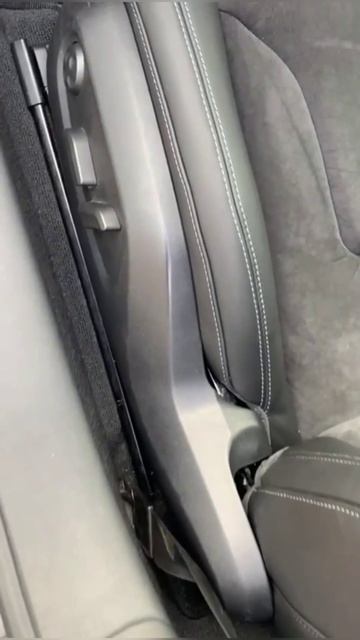 Перетяжка салона Audi TT