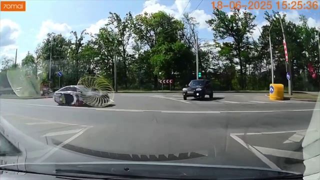 Проехали на красный сигнал светофора на Макшоссе