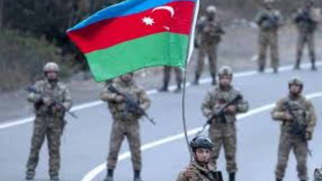 Азербайджан активно помогает своим гражданам и иностранцам покинуть опасную зон