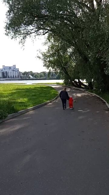 Я очень не люблю бегать , но жизнь заставляет 🏃🏼♀️

#дети #семья #дочка #будни #жизнь