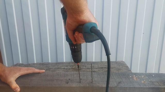Демонстрация работы и Тестирование дрели шуруповерта Makita hp0300 (закручиваем 120мм саморезы)