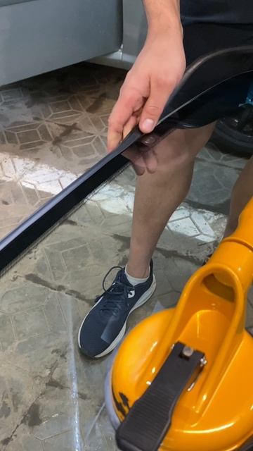 Установка молдинга на лобовое