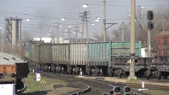 Снимаю Служебный грузач под  2ТЭ10м. на станций Николаев куда он  отправился хз??