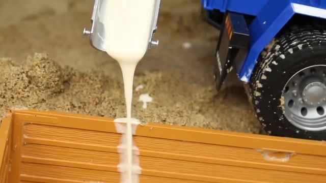 Экскаватор, трактор, пожарная машина, мусоровозы и полицейские машины