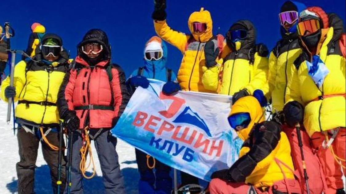 Фрагменты восхождения на Эльбрус группы Клуба 7 вершин с гидом Виктором Володиным