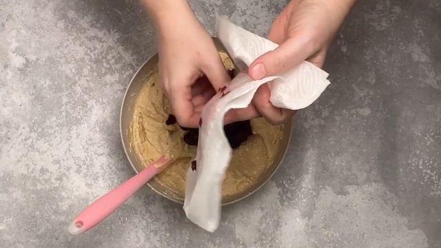 КАК ПРИГОТОВИТЬ ТВОРОЖНУЮ ПАСХУ С ВАРЕНОЙ СГУЩЕНКОЙ? Вкусная, с клюквой, без выпечки и без яиц!
