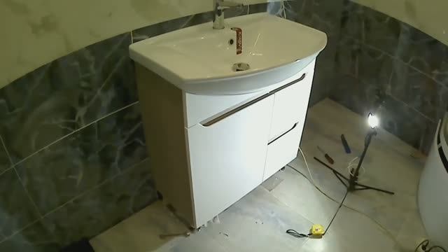 Красивая раковина в красивую ванную.