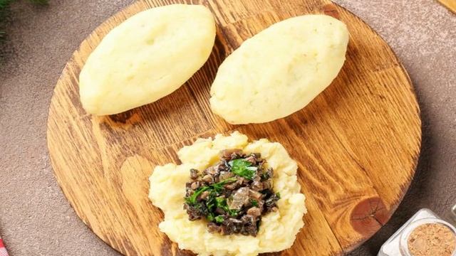 Картофельные пирожки с грибами