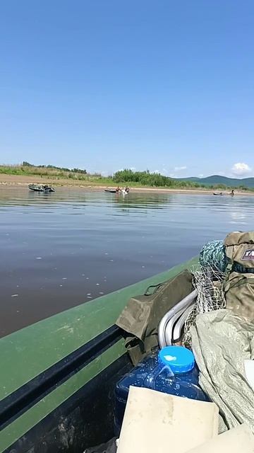 Приехали рыбачить на резинку