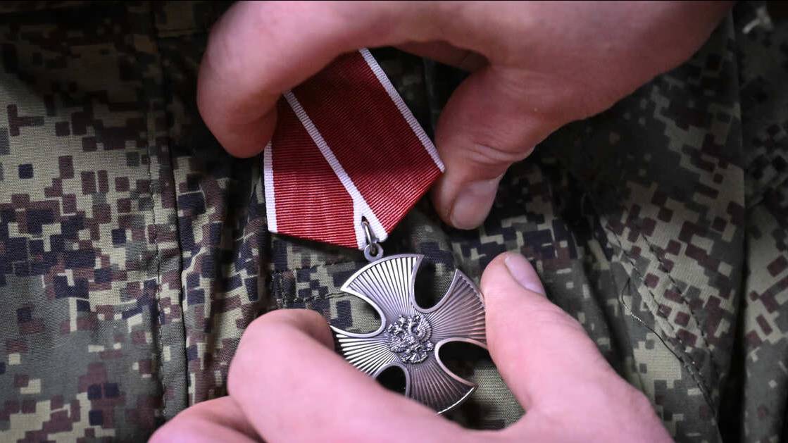 Военнослужащим группировки "Центр" вручили госнаграды и знаки "За штурм"