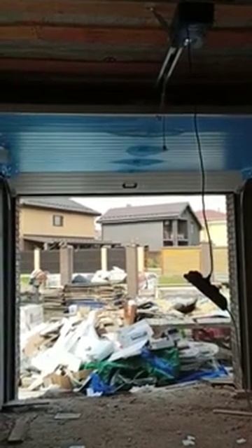 Установка гаражных секционных ворот с автоматикой