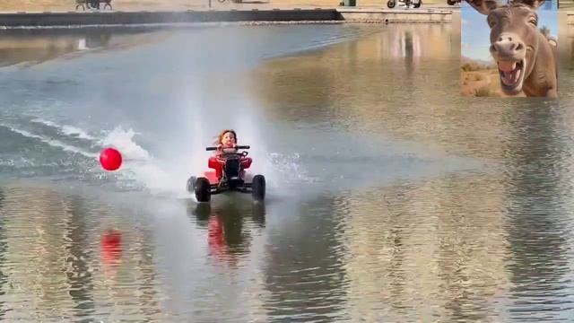 Крушение игрушки: кукла vs глубокая вода! 🚗💦