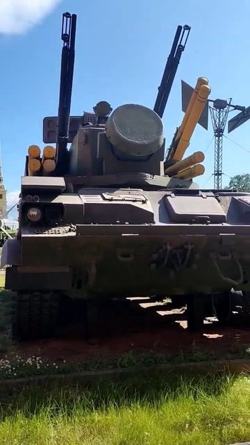 Зенитная самоходная установка 2С6 зенитного ракетного комплекса 2К22 "ТУНГУСКА"