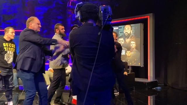 ДРАКА В СТУДИИ / Мага Исмаилов против Майка Перри