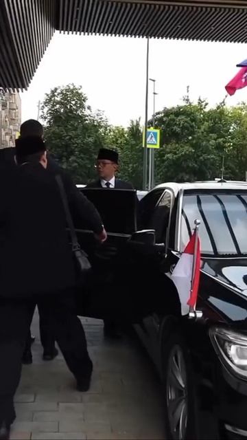 Глава МИД Индонезии Сугионо выложил ролик о поездке в Москву под песню «Тату»