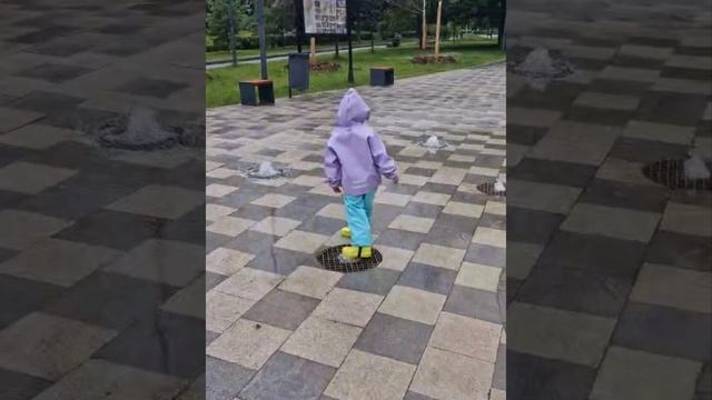 МЫЛИ ГУСИ ЛАПКИ В ЛУЖЕ У КАНАВКИ