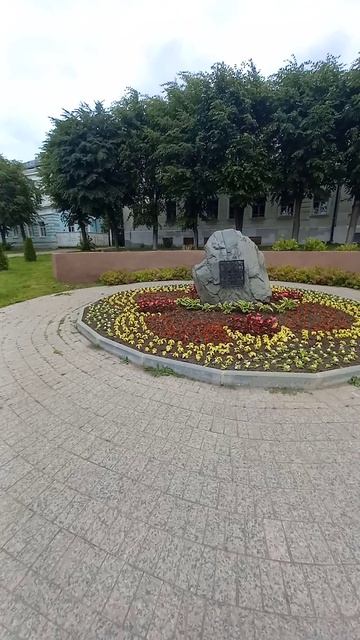 Памятный камень на месте основания Костромы