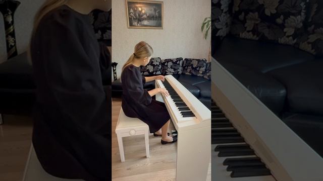 Т.Хренников. Вальс. Исп. Глушкова Виктория, 13.лет.