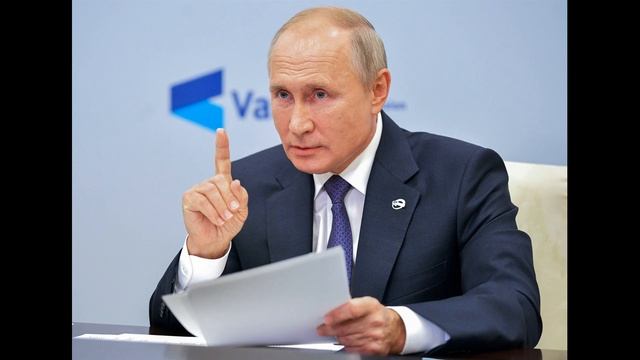 Владимир Путин на сессии форума в Санкт-Петербурге