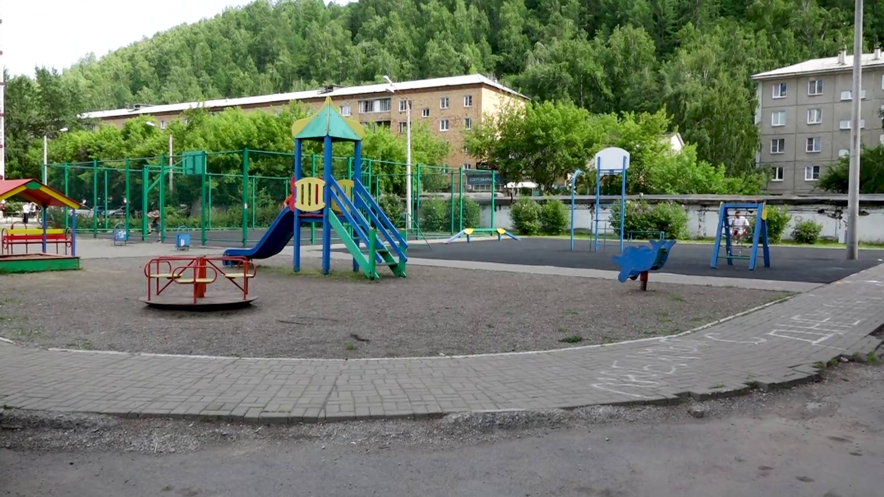 В ДРАКЕ НА КЛЮЧЕВСКОЙ КРАСНОЯРЦУ ОТОРВАЛИ УХО