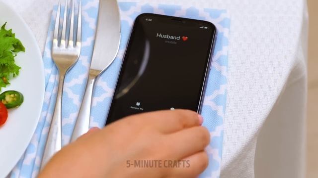 HOW TO SNEAK FOOD AND MAKEUP ANYWHERE? CRAZY FOOD HACKS