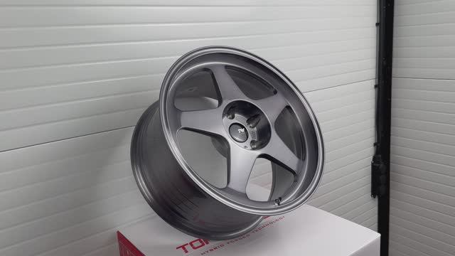 Topwheels GT06 18 9.0J вес 9,4kg Brushed Gray