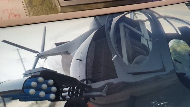 GTA 5. Вертолет приземлился на поезд и на нем работает.