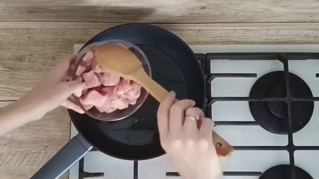 КАК ПРИГОТОВИТЬ ГУЛЯШ С РИСОМ? Из свинины, с овощами и подливкой, вкусный и простой обед для семьи!
