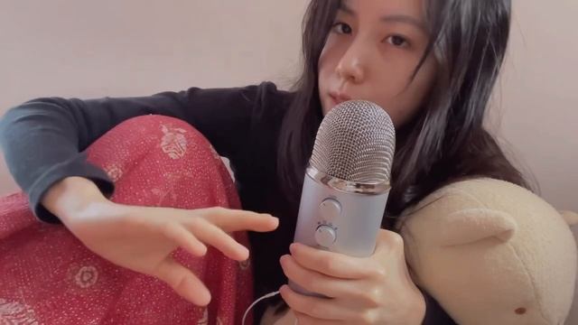 Hari ASMR. Близкий шёпот, звуки рта, движения рук, болталка.