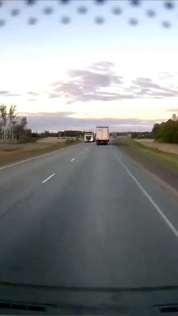 Опасный обгон на трассе
