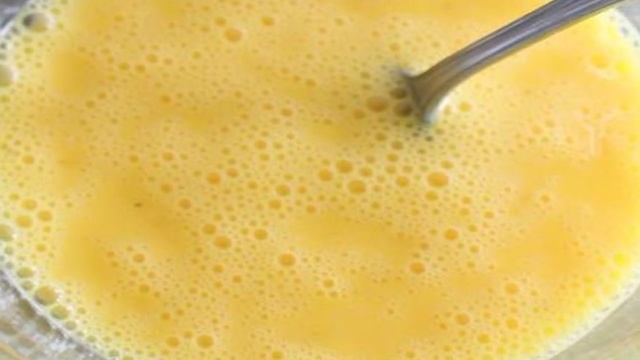 Болтунья с копченой семгой