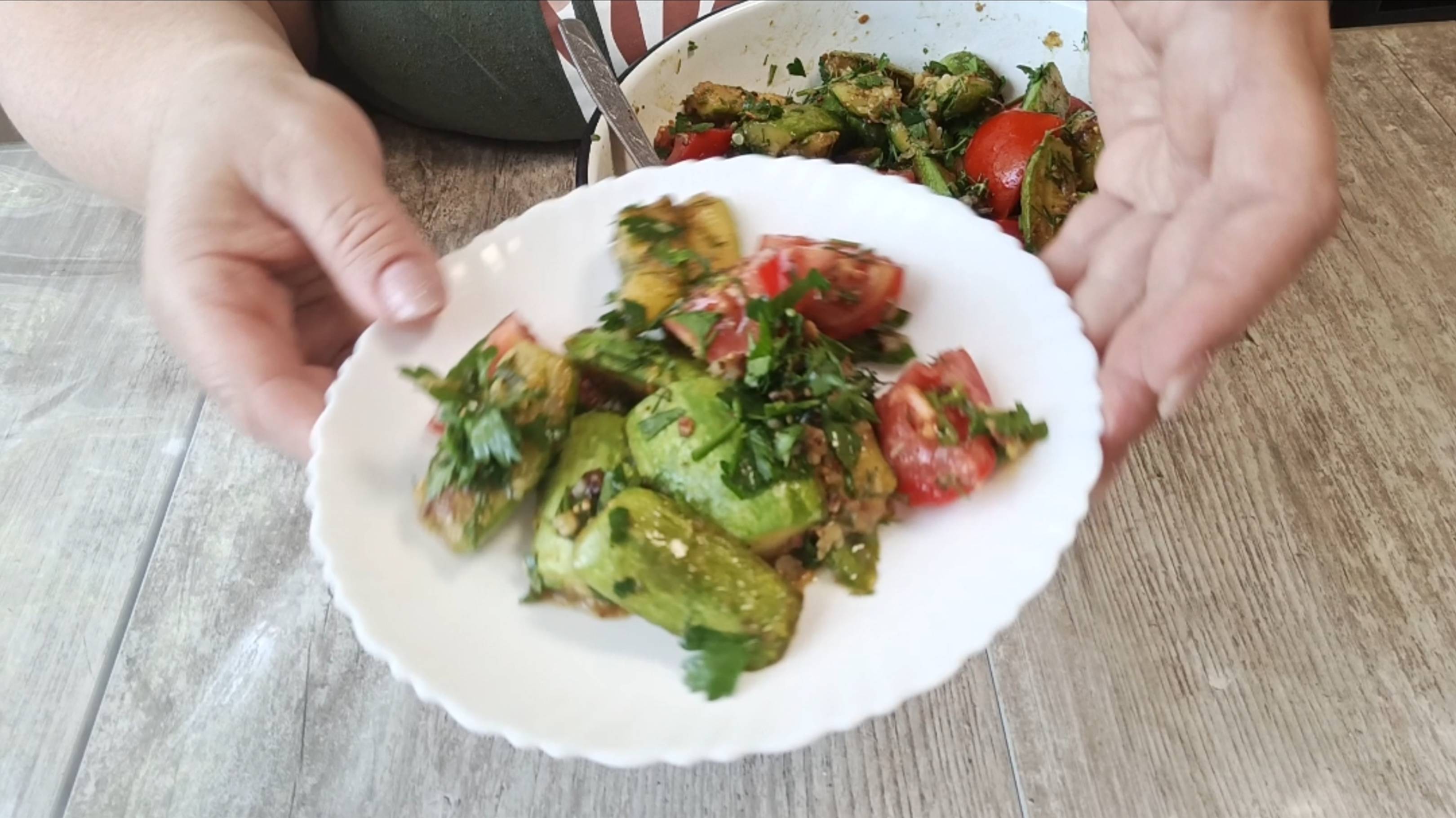 САМЫЙ ВКУСНЫЙ ЛЕТНИЙ САЛАТ ИЗ КАБАЧКОВ ПОДОЙДЁТ НА КАЖДЫЙ ДЕНЬ.