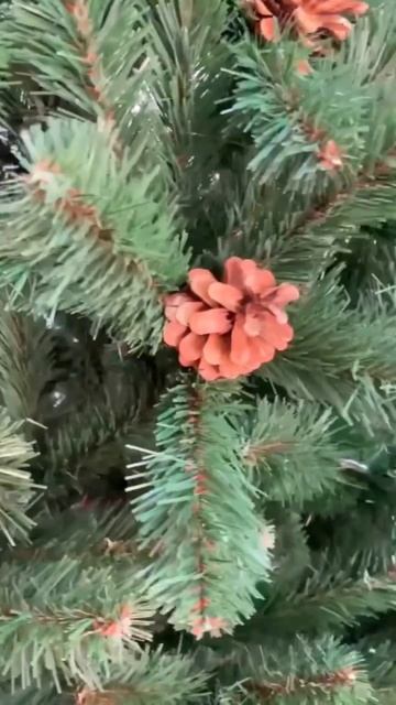 Елка с шишками и ягодами "Новогодняя сказка"