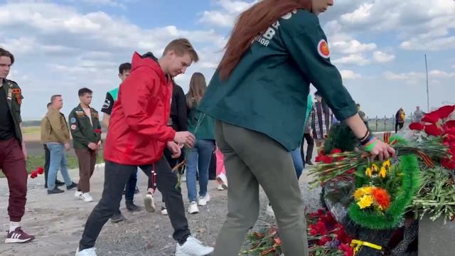 Поклонимся великим тем годам!
