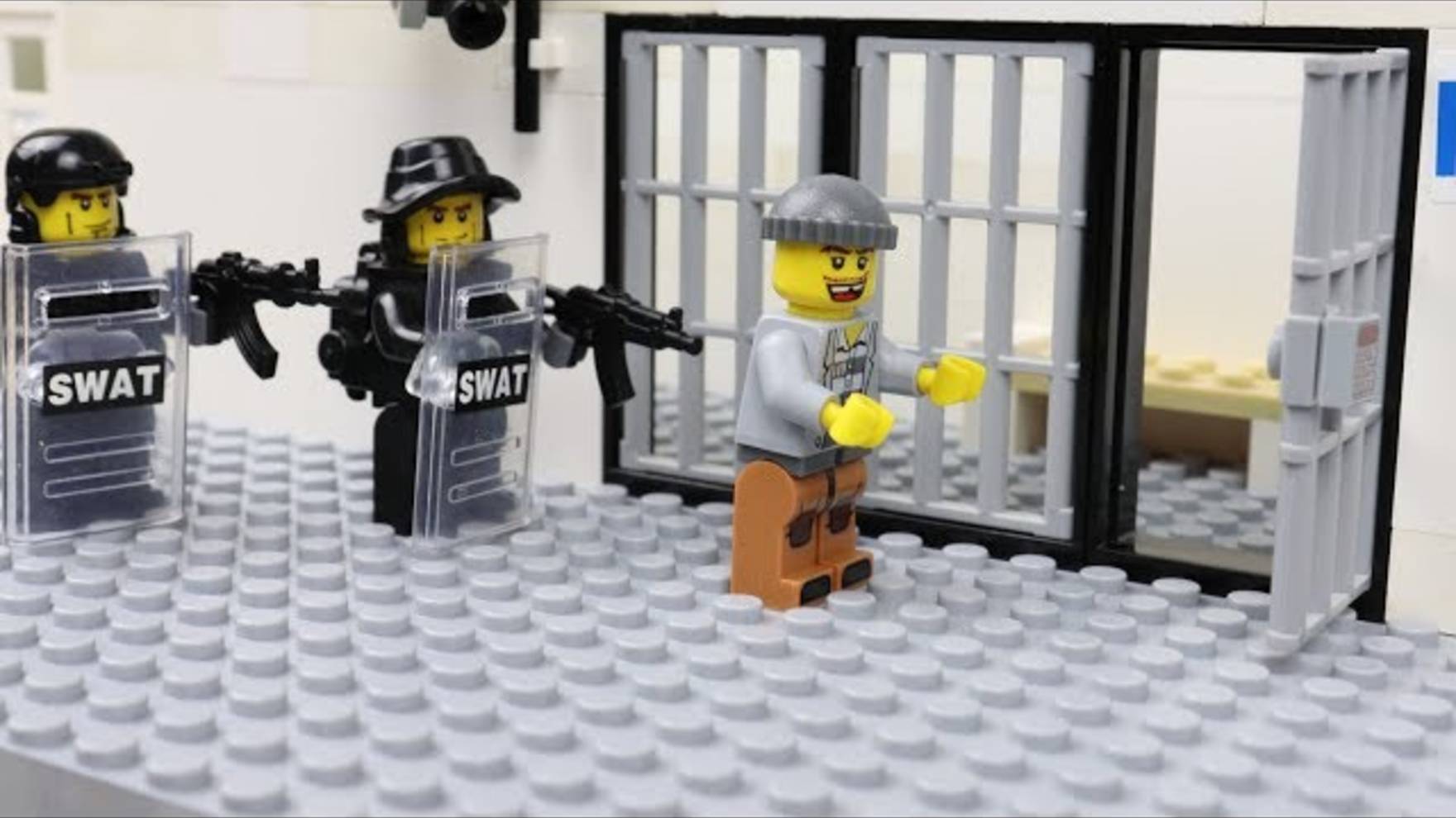 ЛЕГО ПОБЕГ ИЗ ТЮРЬМЫ ! LEGO PRISON BREEK АНИМАЦИЯ МУЛЬТИК ЛЕГО ИГРЫ