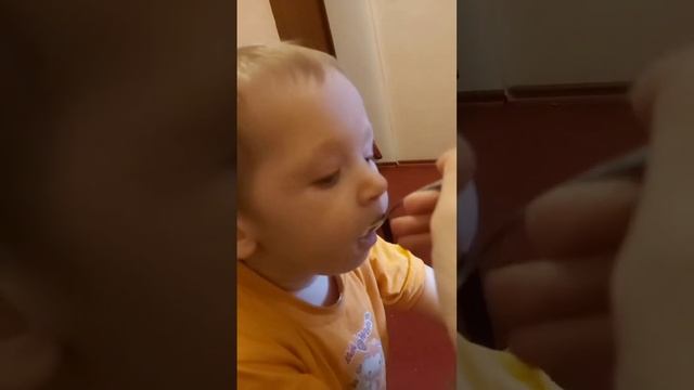 Дети голодные пришли на порцию творога