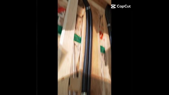 1000027033.mp4 (Собака смотрит на монтаж э/проводки на кухне в доме А-фрейм)